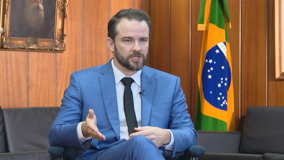 Ministro Dario Durigan em entrevista ao g1