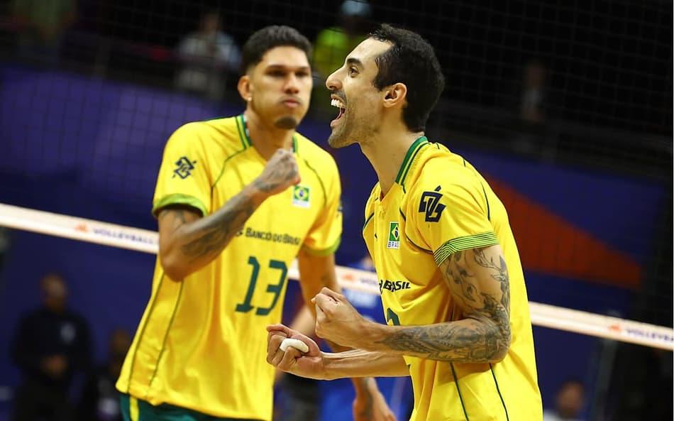 Douglas Souza em atuação na VNL masculina contra a Sérvia