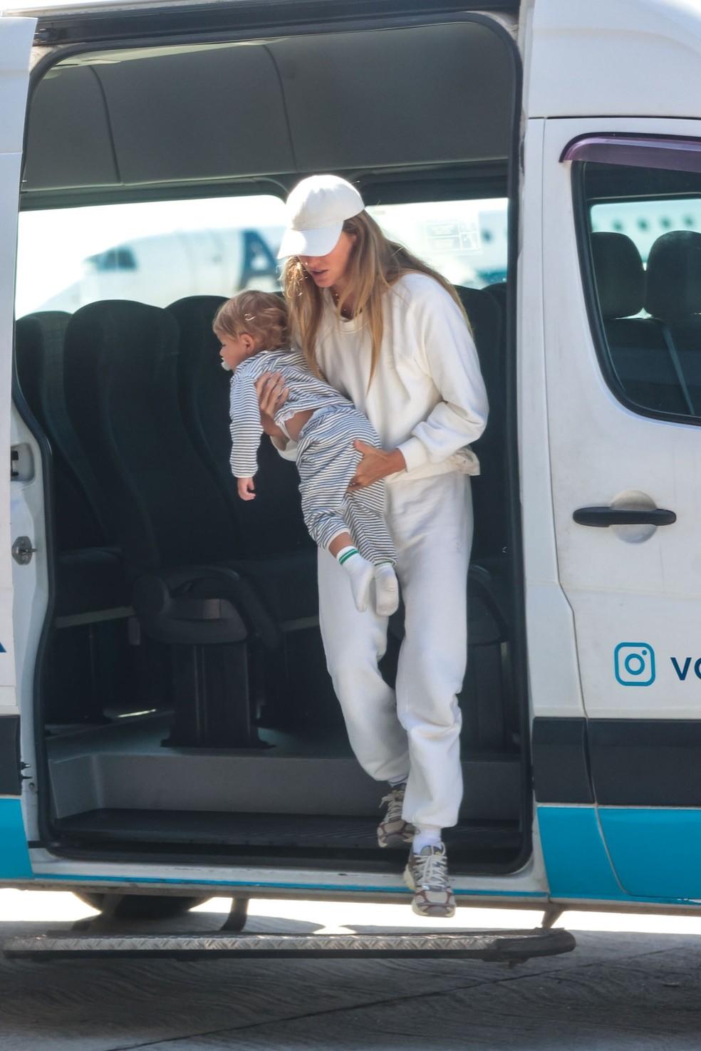 Gisele Bündchen e Joaquim Valente com o filho, River
