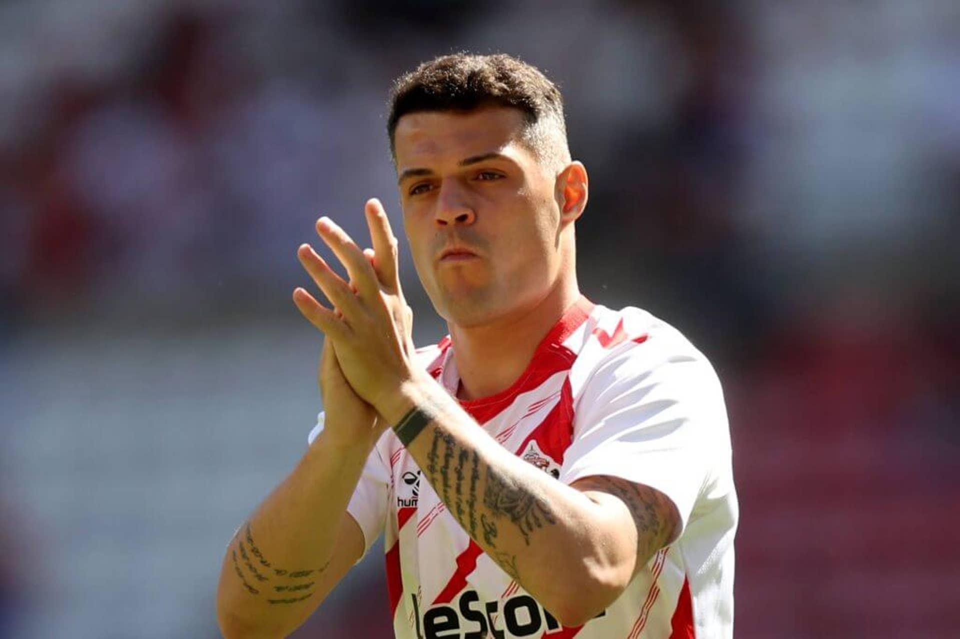 Granit Xhaka applauds the fans.