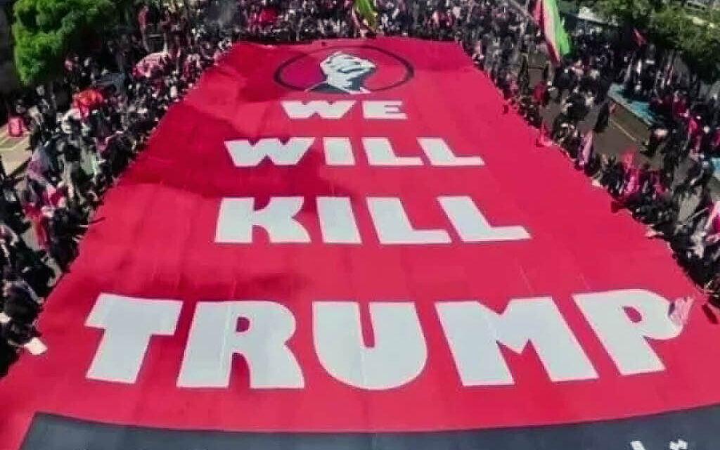 Protesto no funeral de Khamenei