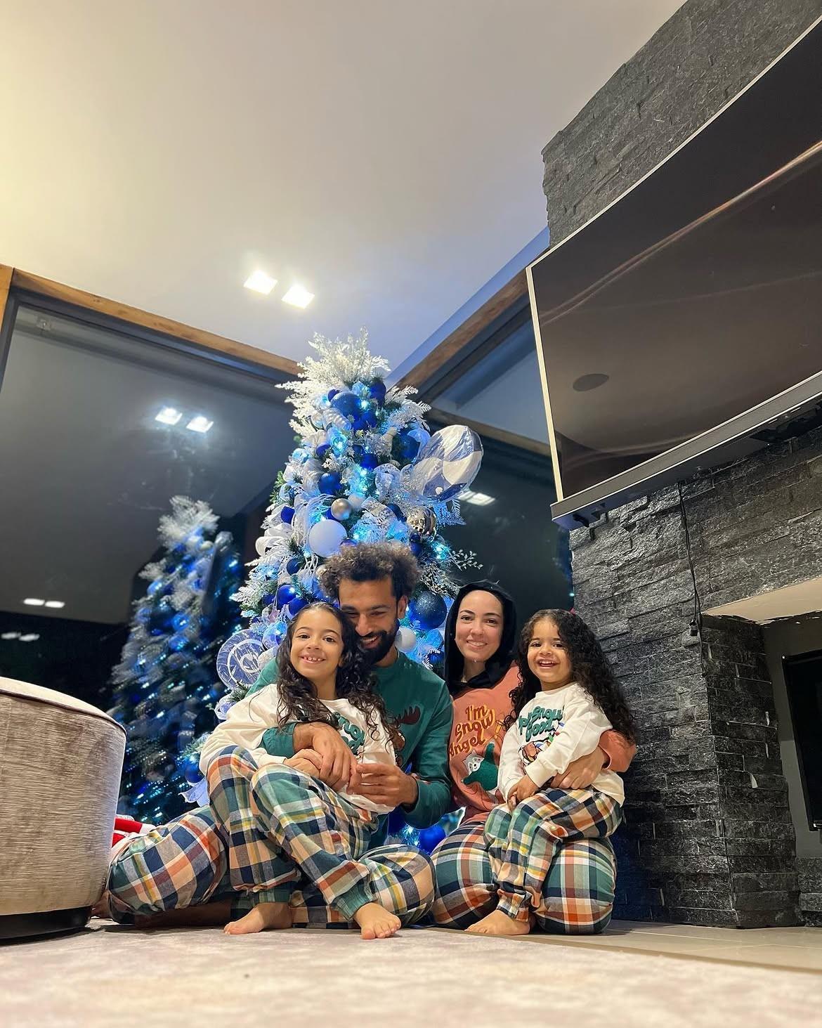 Astro do Egito, Salah mostra momentos em família com a esposa e as filhas