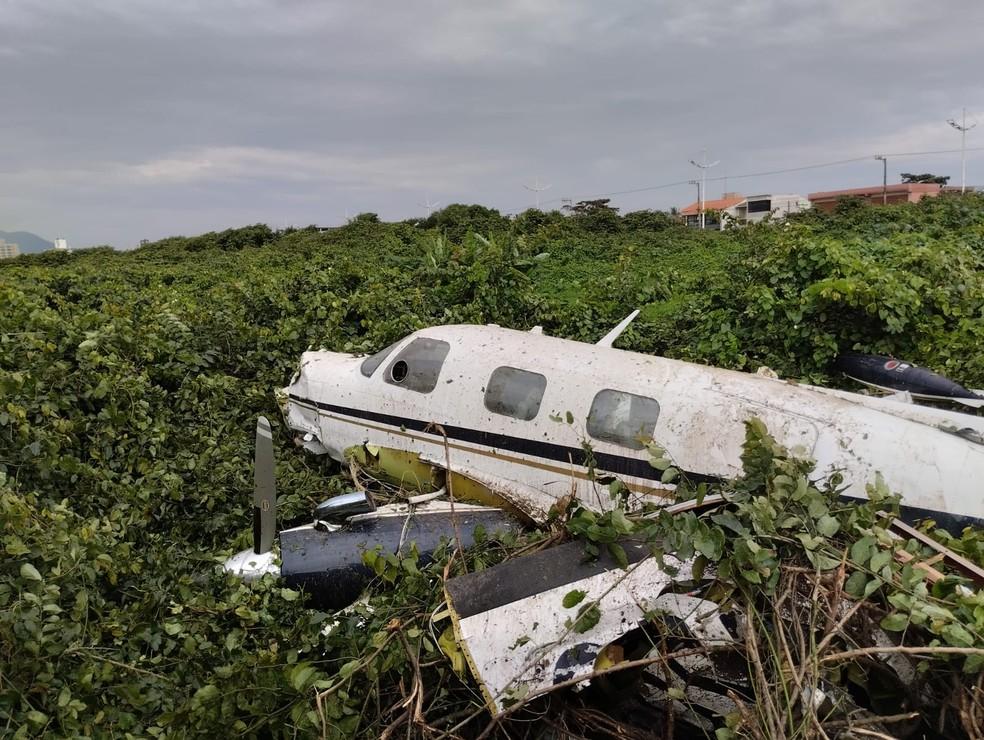 Avião de pequeno porte caiu em Navegantes (SC) nesta segunda-feira (6)