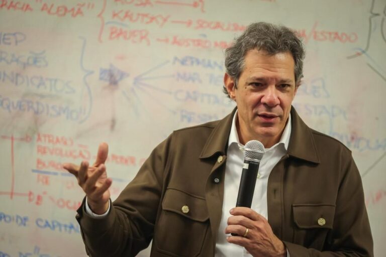 Fernando Haddad Critica Gestão de Tarcísio de Freitas e Aposta em Reformas para São Paulo