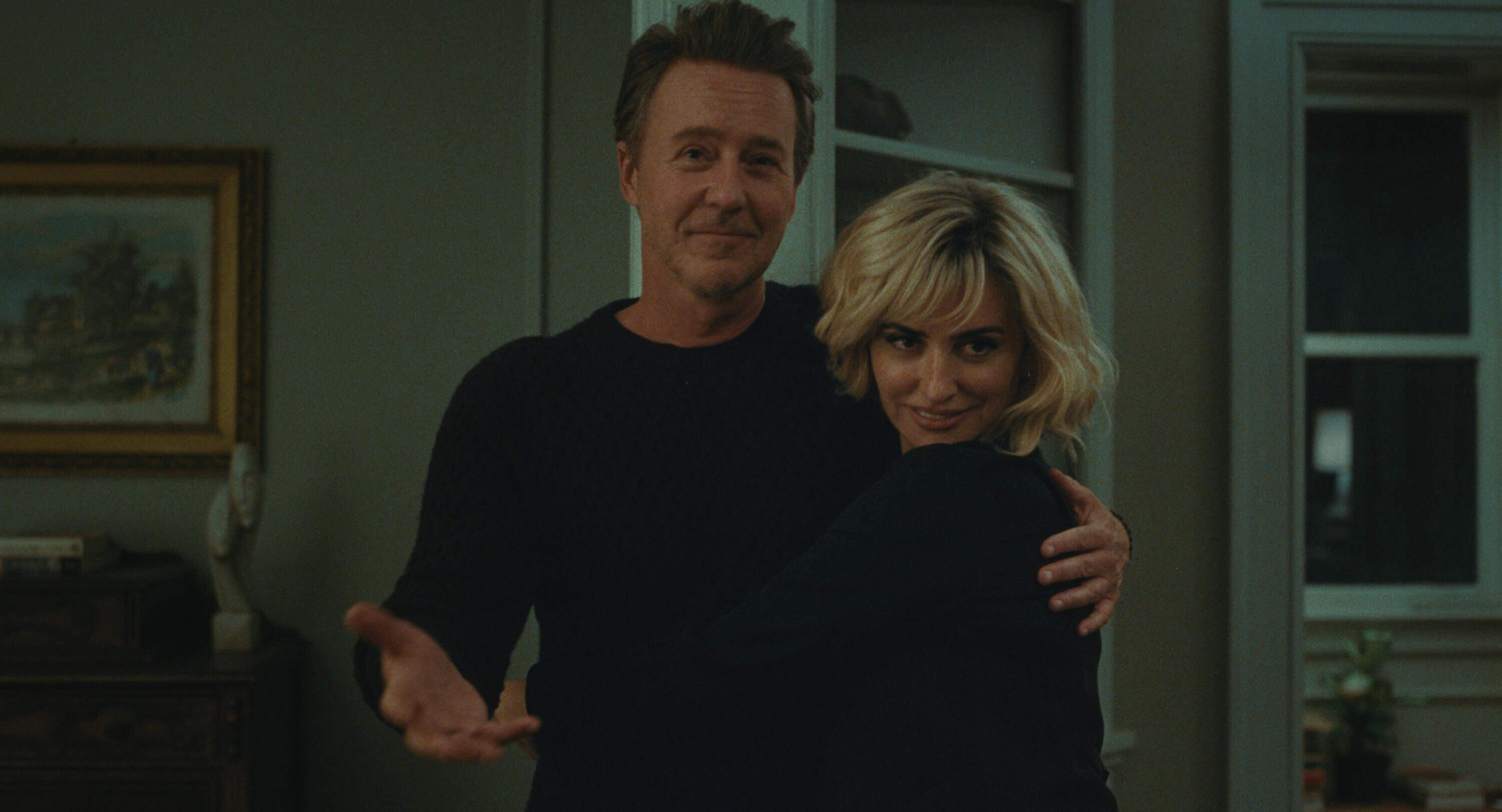 Edward Norton e Penélope Cruz em 'The Invite'